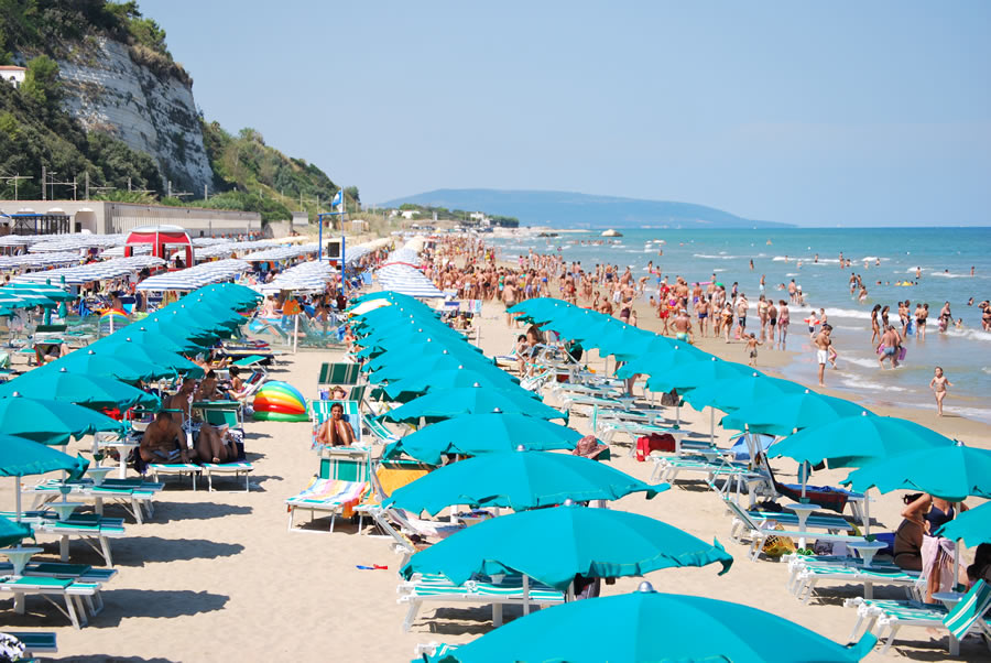 Residence vicino al mare Rodi Garganico: villaggio turistico con ...